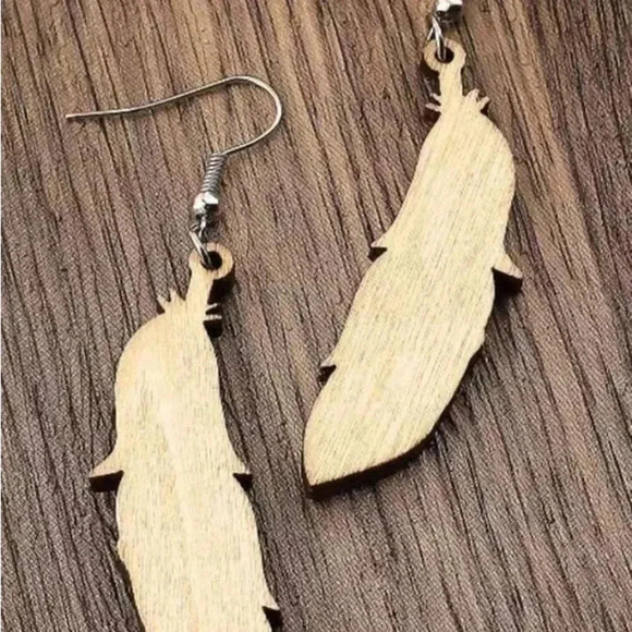 🔵 NEW Lightweight colorful feather wood earrings - Picture 4 of 5